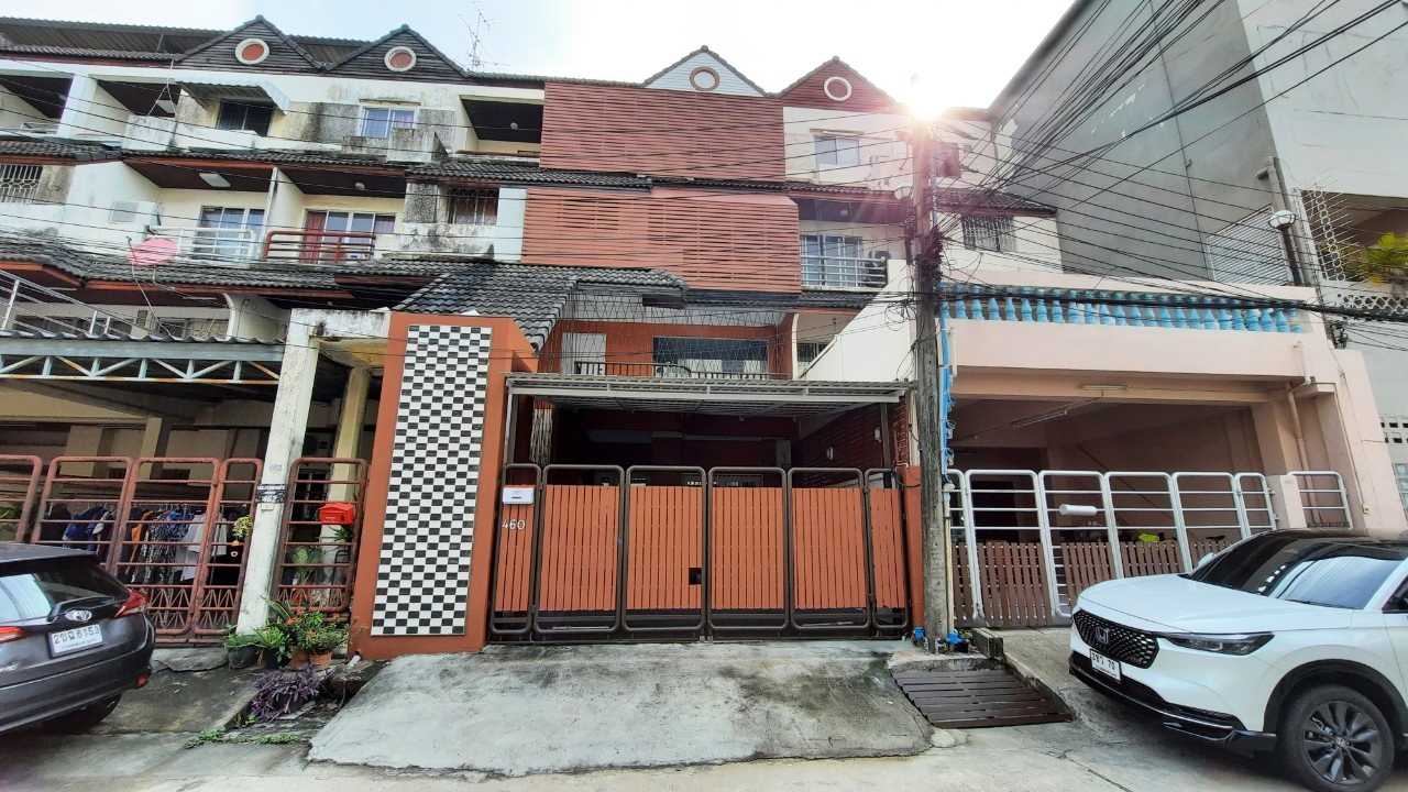 ขายด่วน! พร้อมผู้เช่า ทาวน์เฮ้าส์ 4 ชั้น หมู่บ้านวราธรวิลล์ พัฒนาการ 44 (Waraton Ville Pattanakarn 44)