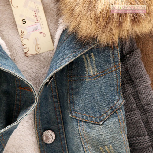 เสื้อกันหนาว ทรงเท่ๆ สำหรับสาวไซส์เล็ก ช่วงตัวเป็นผ้ายีนส์ ด้านในบุขนอุ่นมาก ช่วงแขนเป็นไหมพรมทอเนื้อดี ช่วงขอแต่ขนเฟลอ ถอดออกได้ (ขนฟูหนาประมาณ 60% ของในรูป) same pic