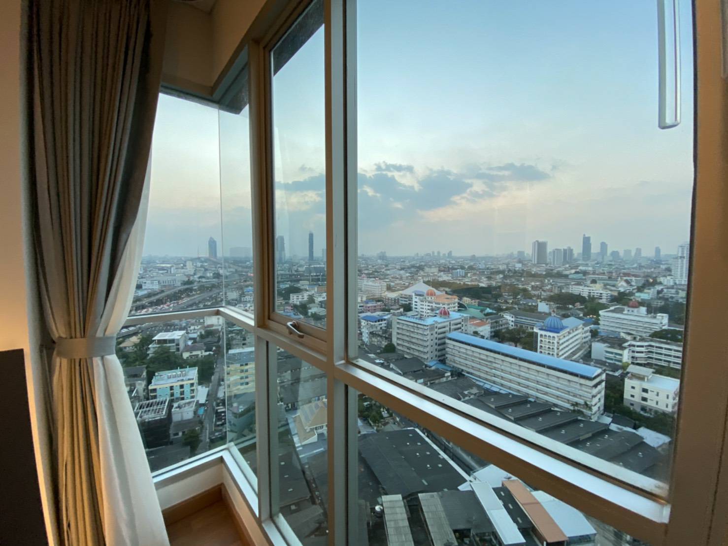 ให้เช่าคอนโด Lumpini Place Ratchada-Sathu (ลุมพินี เพลส รัชดา - สาธุ) 1 ห้องนอน 1 ห้องน้ำ ขนาด 33 ตรม ชั้น 22