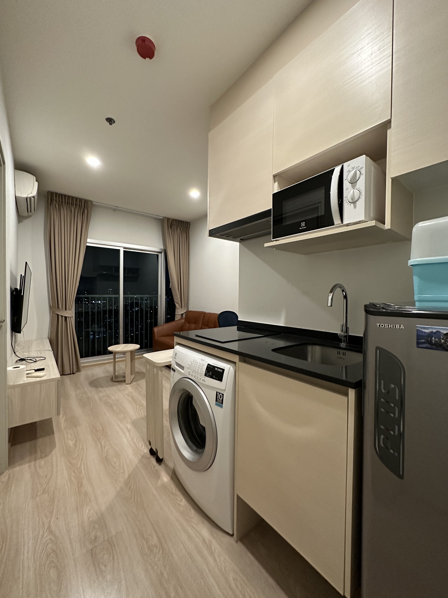 ให้เช่าคอนโด Noble Revolve Ratchada1 1 ห้องนอน 1 ห้องน้ำ ขนาด 26 ตรม ชั้น 28 ติด MRT