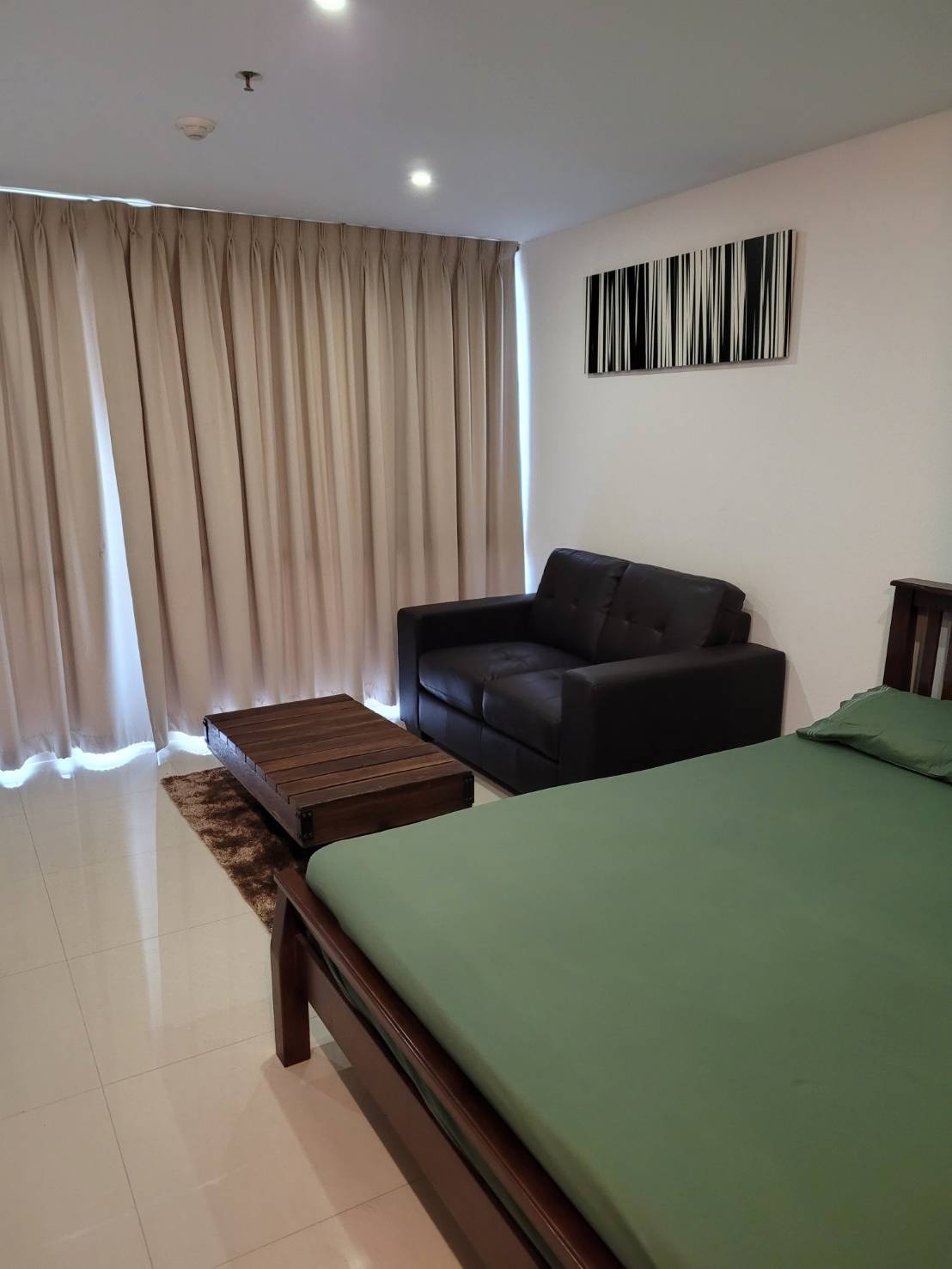 ให้เช่าคอนโด Sukhumvit Suite (สุขุมวิท สวีท) ห้องสตูดิโอ 1 ห้องน้ำ ขนาด 30 ตรม ชั้น 17 วิวโล่ง ห้องตกแต่งพร้อมเข้าอยู่