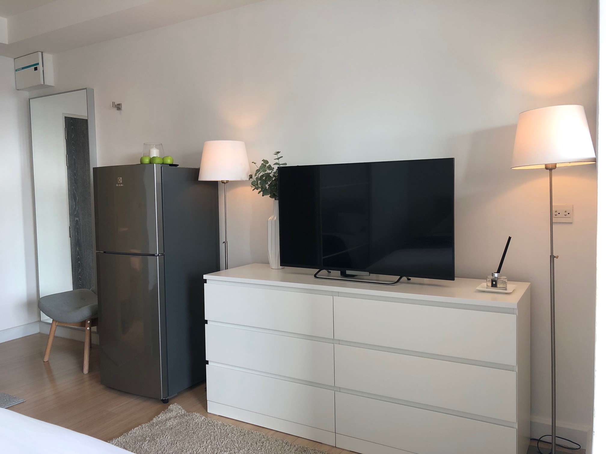 ให้เช่าคอนโด The Seed Mingle (เดอะ ซี้ด มิงเกิล) ห้องสตูดิโอ ขนาด 27 ตรม 1 ห้องน้ำ ชั้น 20 วิว เมือง