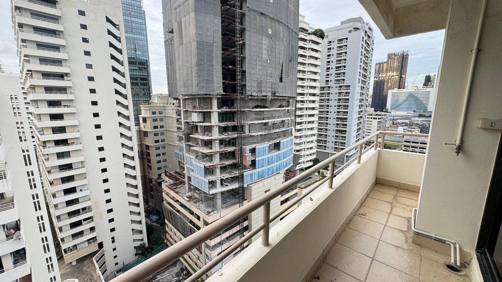 คอนโด Saranjai Mansion (สราญใจ แมนชั่น) 1 ห้องนอน 1 ห้องน้ำ ขนาด 62 ตรม. ชั้น 19 ทิศเหนือ วิว สระว่ายน้ำ