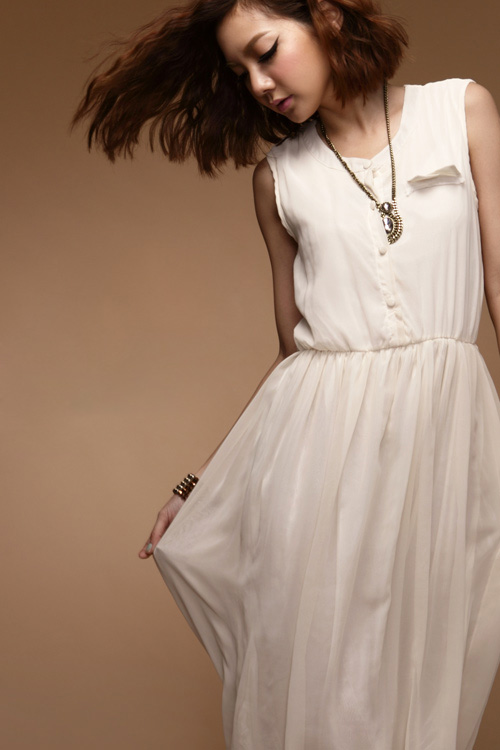 maxi dress - ชุดเดรสยาว แขนกุด สีครีม ผ้าชีฟอง กระดุมหน้า แต่งลูกไม้ด้านหลัง จั๊มเอว สามารถใส่ออกงานได้ น่ารัก Asia Street Fashion