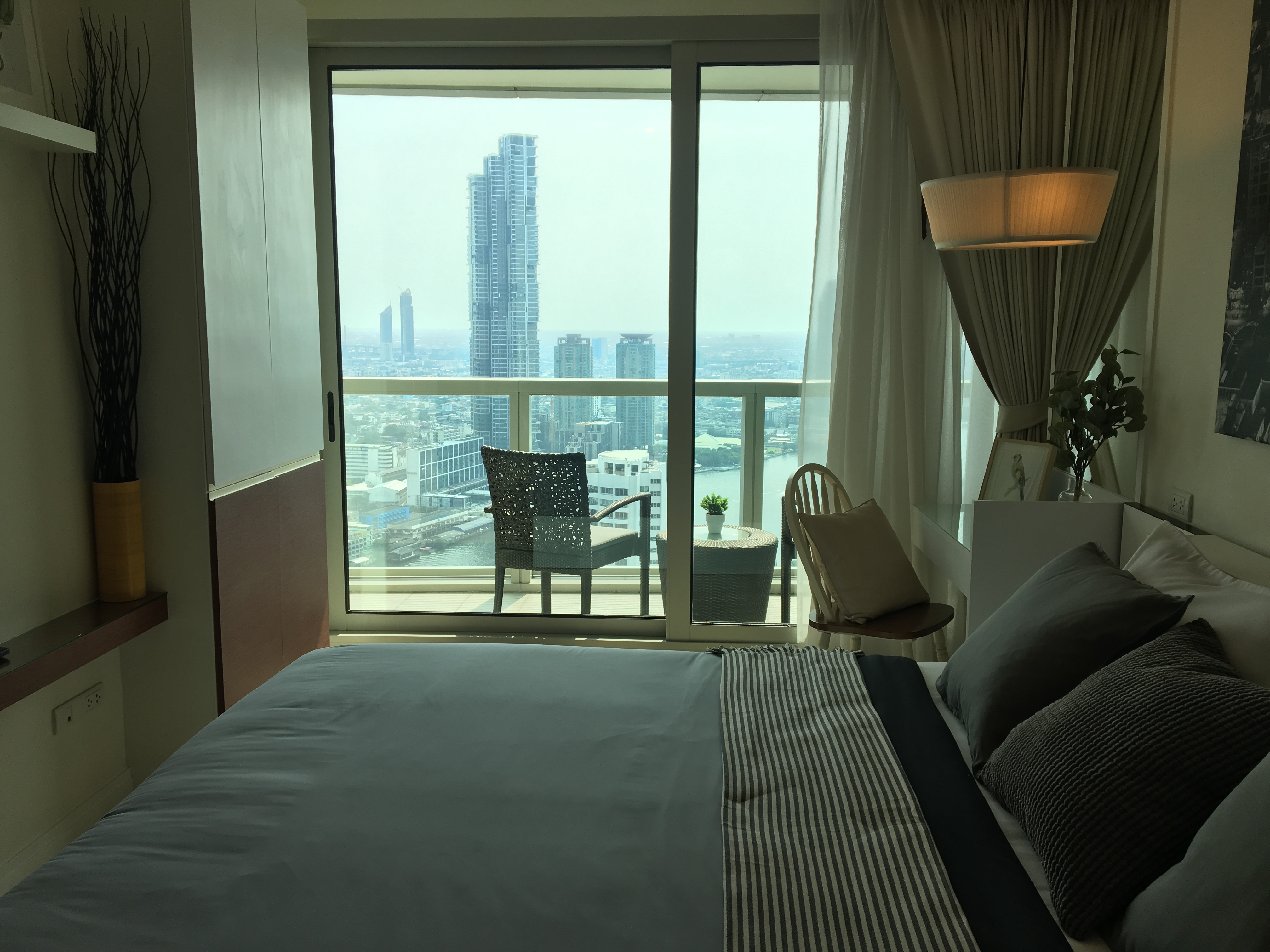 ให้เช่าคอนโด The River Residences (แคลปซันส์ เดอะ ริเวอร์ เรสสิเดน ) 1 ห้องนอน 1 ห้องน้ำ ( ห้องเลขที่ 4702) ชั้น 47