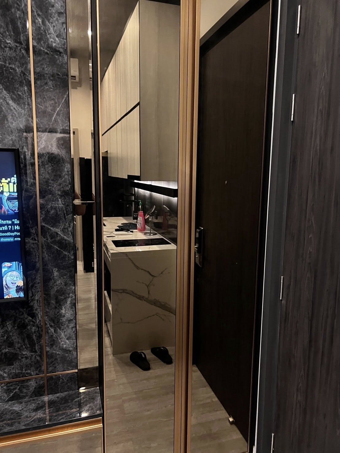 ให้เช่า คอนโด The Line Sukhumvit 101 ทำเลทอง ใกล้ BTS ปุณณวิถี เพียง 250 ม. (เดิน 5 นาทีถึง) + มีรถ Shuttle รับ–ส่งฟรี