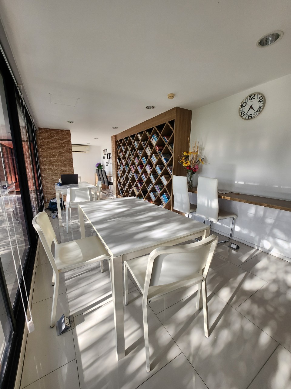 ขายคอนโด The Green Condo 3 เดอะ กรีน คอนโด 3 เฟส : 3 ชั้น: 7 แบบ 1 ห้องนอน 1 ห้องน้ำ 1 ห้องนั่งเล่นและ 1 ห้องครัว ขนาด 31.5 ตารางเมตร