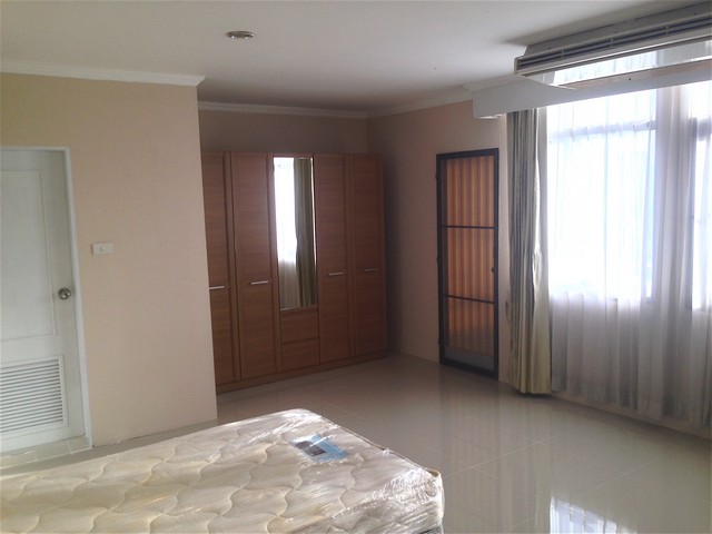 ให้เช่าคอนโดใจกลางสุขุมวิท ห้องใหญ่ราคาประหยัด ( * เลี้ยงสัตว์ได้ ) มีทั้งห้อง สตูดิโอ, 1 ห้อง ,2 ห้อง +1 แม่บ้าน หรือ 3 ห้องนอน + 1 แม่บ้าน