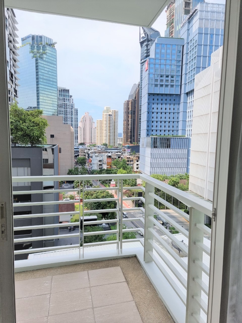 ให้เช่าคอนโด Siri Residence (สิริ เรสซิเด้นซ์) (สุขุมวิท 24) 2 ห้องนอน 2 ห้องน้ํา (1 อ่างอาบน้ํา) ขนาด 93 ตารางเมตร