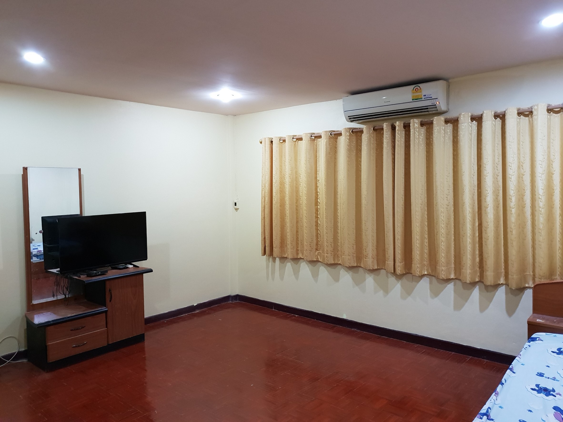 ขาย / เช่าบ้านแฝด 2 ชั้น หมู่บ้าน รังสิยา ซ.อุดมสุข 58 ถ.สุขุมวิท 103 ขายราคา 5.5 ล้าน 3 ห้องนอน