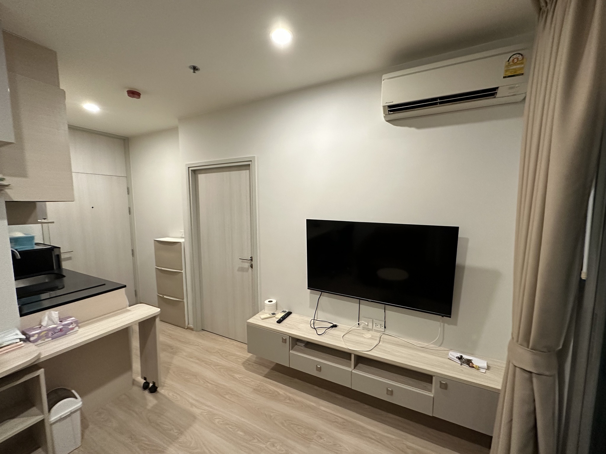 ให้เช่าคอนโด Noble Revolve Ratchada1 1 ห้องนอน 1 ห้องน้ำ ขนาด 26 ตรม ชั้น 28 ติด MRT