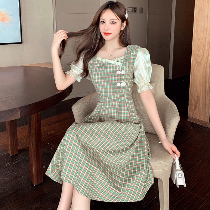 พรีออเดอร์ : เดรสแฟชั่นลายสก็อตน่ารักๆ ยาวคลุมเข่า แต่งกระดุมจีน มีให้เลือก 2 สี