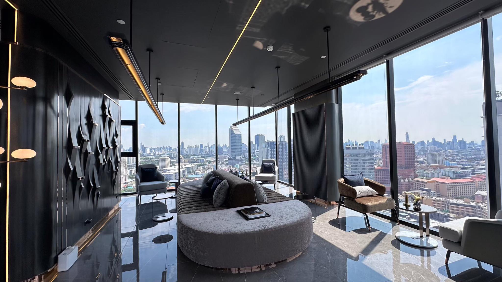 🔥 ห้ามพลาด! ให้เช่า SOHO Bangkok Ratchada คอนโดหรูสไตล์มูจิ ห้อง Duo 2 ชั้น วิวสวย ใกล้ MRT ห้วยขวาง เพียง 200 ม.! 🔥