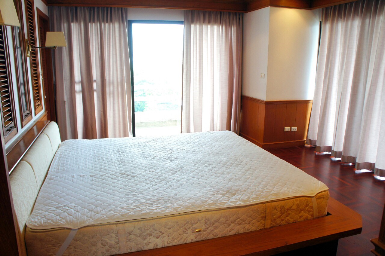 คอนโด ริชมอนด์ พาเลส (Richmond Palace) สุขุมวิท 43 ให้เช่า ห้อง 2 ห้องนอน 2 ห้องน้ำ พื้นที่ 163 ตร.ม ชั้น 14 วิวเมือง เฟอร์พร้อม