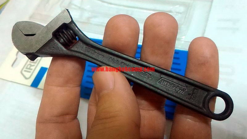 ประแจเลื่อน IREGA ขนาด 4 นิ้ว สเปน Made in Spain ใหม่ แท้. (แพ็คฟ้า)