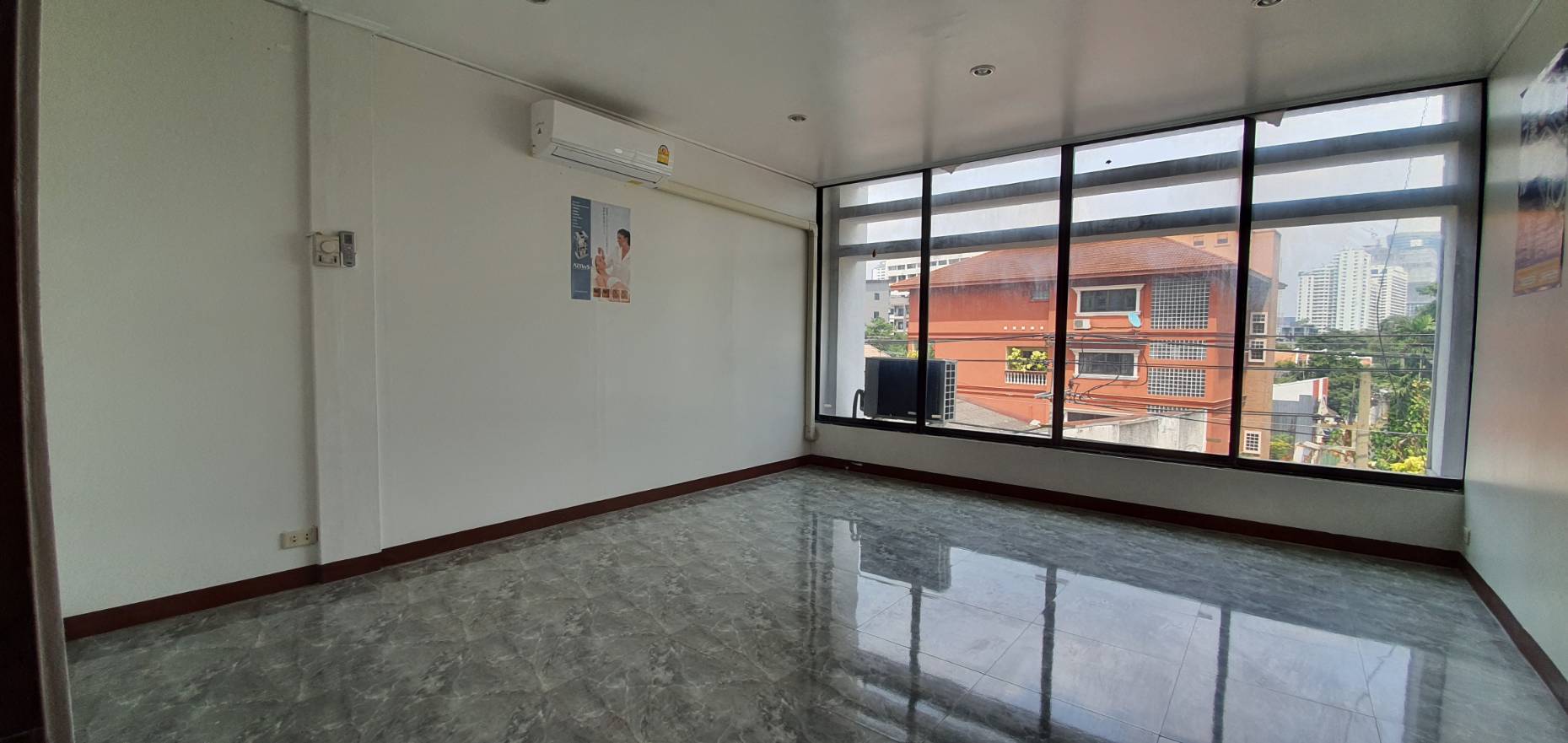 ให้เช่าตึกแถวใกล้ BTS พร้อมพงษ์ ติดกับ Fuji/UFM supermarket