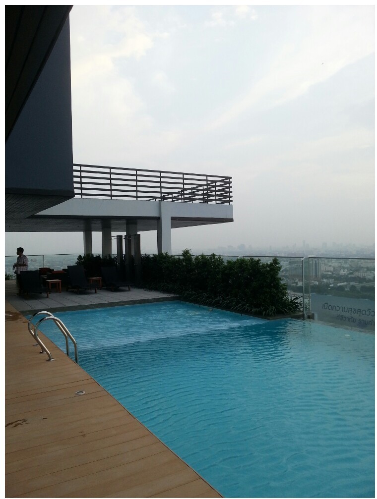 Chewathai Ramkamhaeng (ชีวาทัย รามคำแหง) 1 ห้องนอน ห้องมุม ชั้น 28 ขนาด 35 ตร.ม วิวเมือง - ถนน ราคา 15000 ต่อเดือน