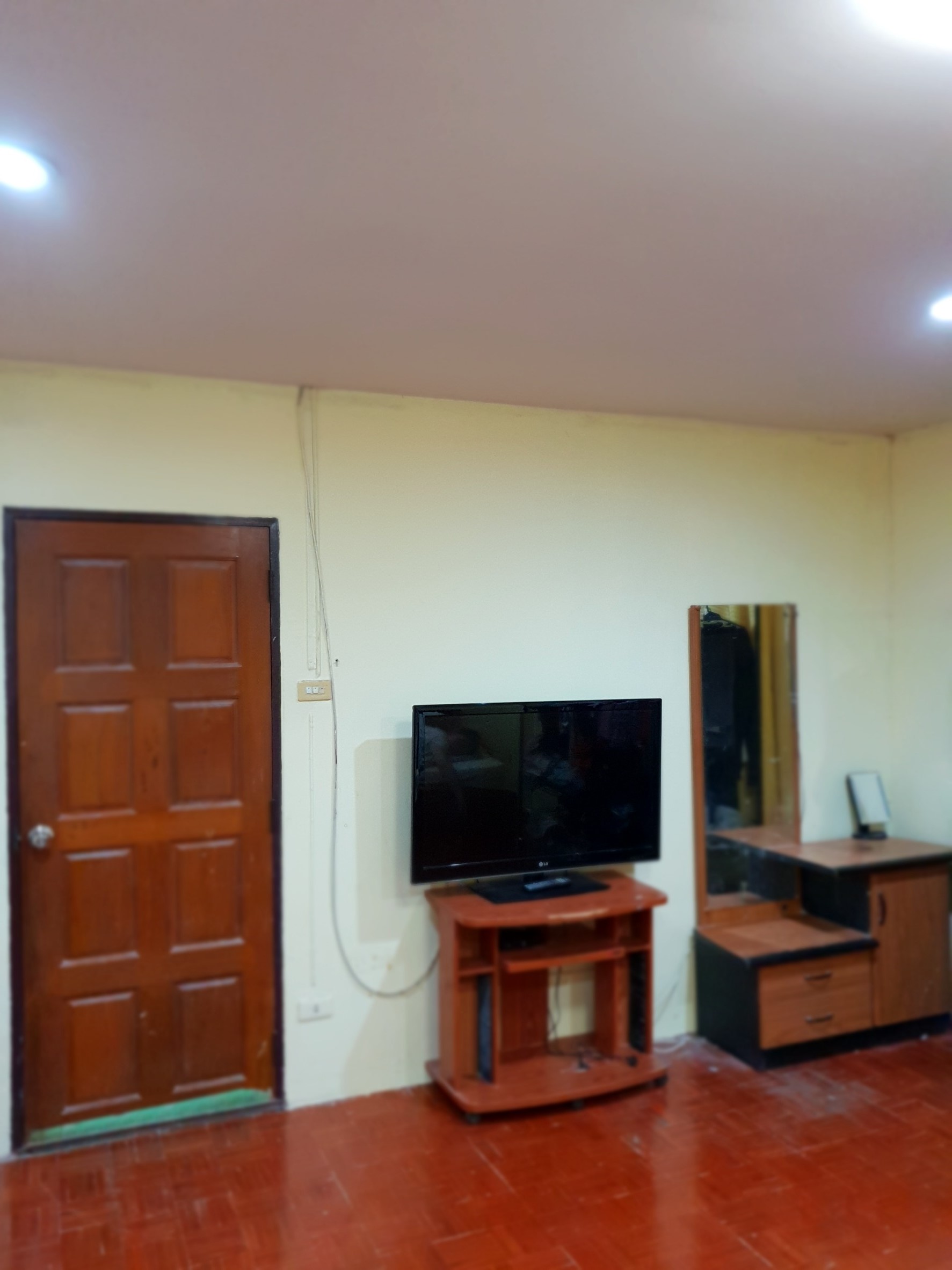 ขาย / เช่าบ้านแฝด 2 ชั้น หมู่บ้าน รังสิยา ซ.อุดมสุข 58 ถ.สุขุมวิท 103 ขายราคา 5.5 ล้าน 3 ห้องนอน