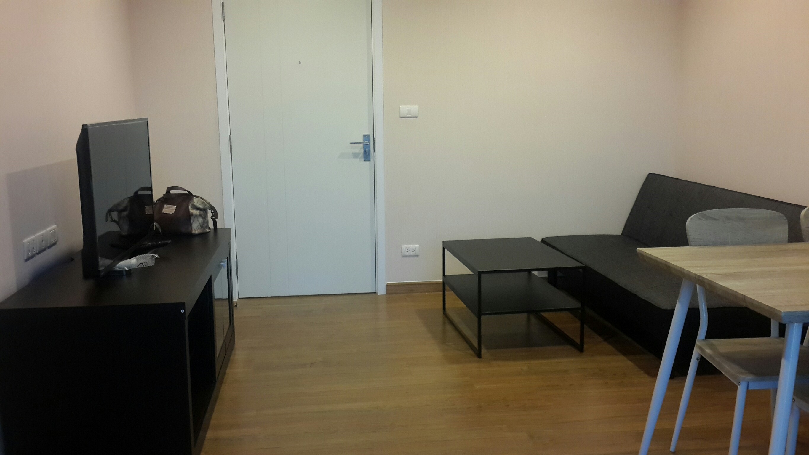 ให้เช่าคอนโด the tree interchange 1 ห้องนอน 1 ห้องน้ำ ชั้น 37 กับ 40 ตึกA 4029 กับ 3703 ทิศใต้คะ วิวแม่น้ำ รัฐสภาคะ ราคา 12,000 บาท full furniture