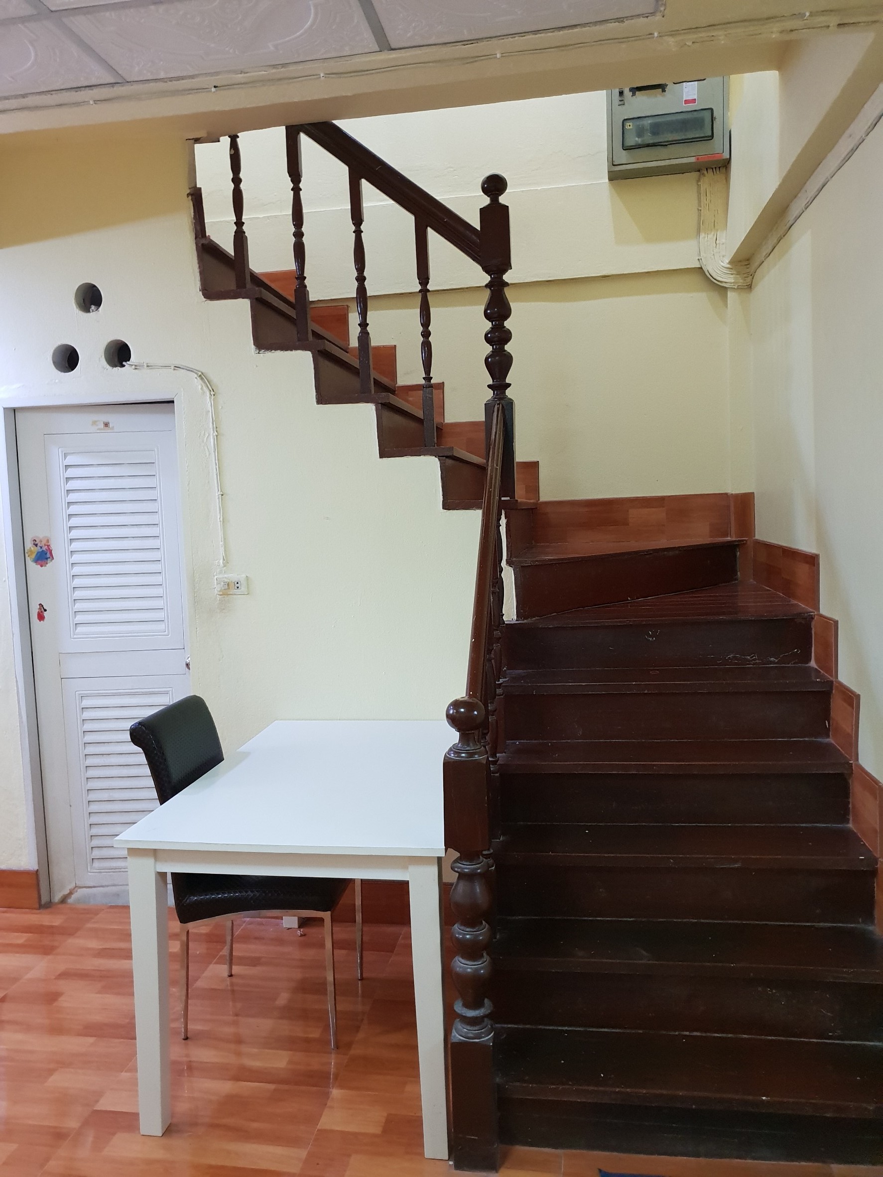 ขาย / เช่าบ้านแฝด 2 ชั้น หมู่บ้าน รังสิยา ซ.อุดมสุข 58 ถ.สุขุมวิท 103 ขายราคา 5.5 ล้าน 3 ห้องนอน