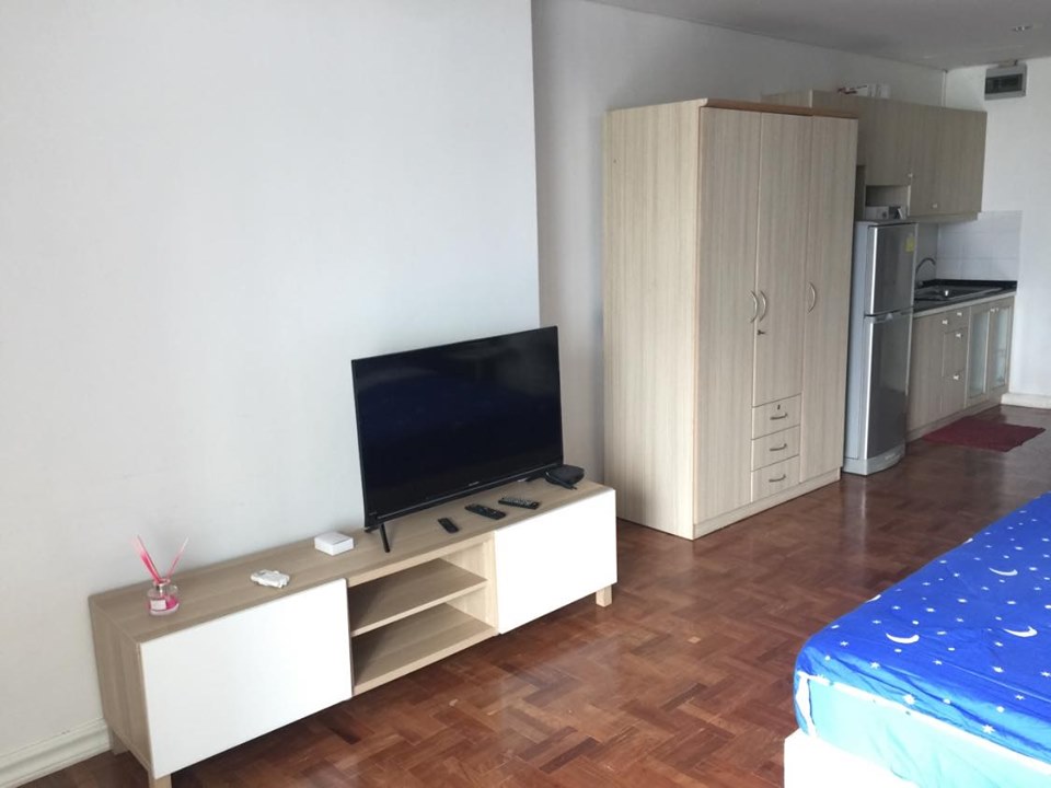 ให้เช่าคอนโด Lumpini Park View (ลุมพินี พาร์ค วิว) ห้องสตูดิโอ ขนาด 36 ตรม 1 ห้องน้ำ ชั้น 22 (ห่างสถานีรถไฟฟ้า ลุมพินี 1 นาที)