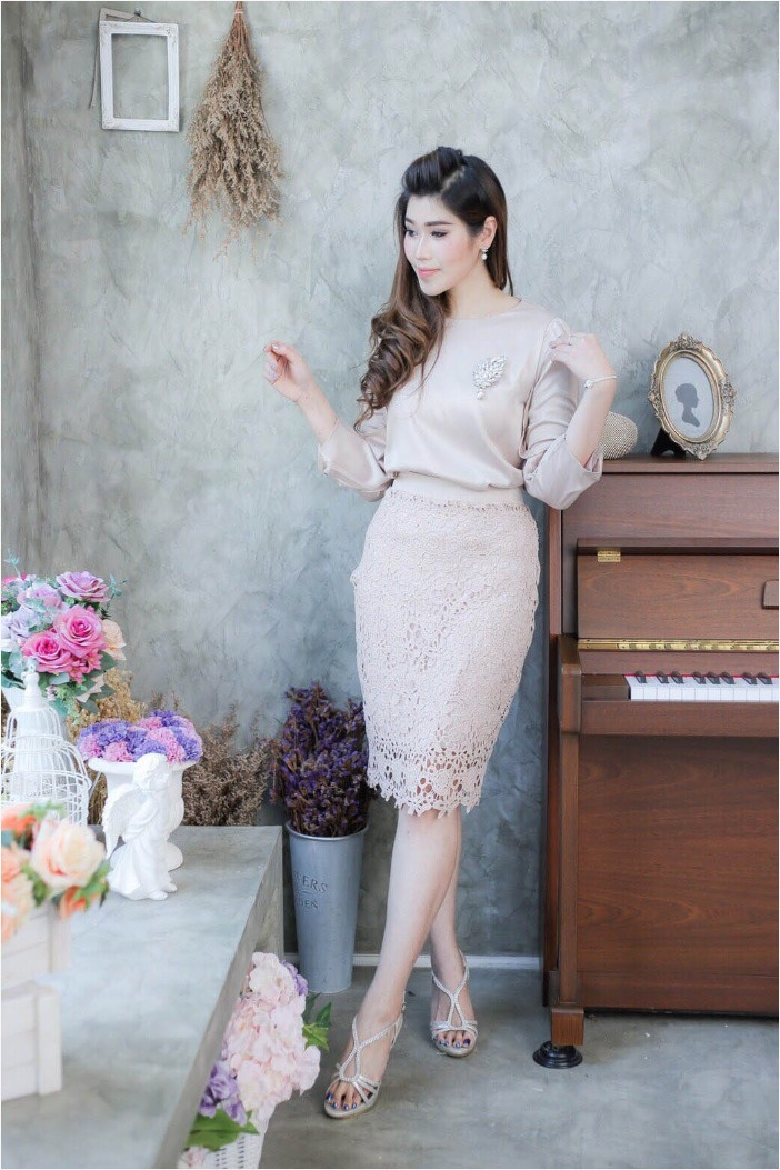 ชุดออกงาน ชุดไปงานแต่งงานสีทอง เซ็ทเสื้อแขนยาว+กระโปรงลูกไม้ แนวเรียบหรู สวยหวาน