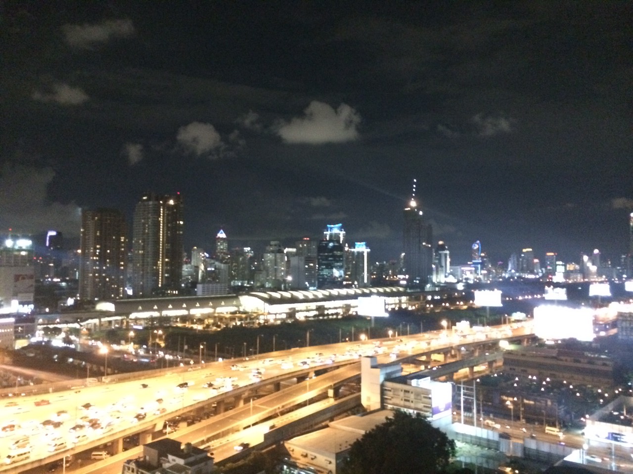 คอนโด Aspire พระรามเก้า ขาย 2 Bed Room พื้นที่ 50 ตร.ม หรูหราแต่งเต็มราคาถูกวิวสวยพร้อมอยู่ ขายราคา 5.2 ล้าน