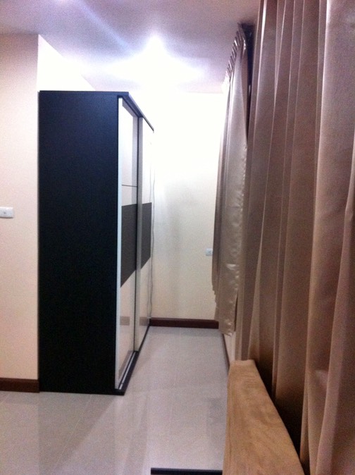 รหัสทรัพย์ 92445 ให้เช่าคอนโดกลางกรุงรีสอร์ท Klangkrung Resort รัชดาซอย 7 ห้อง 1 ห้องนอน 1 ห้องน้ำ 1 ห้องครัว พร้อม 1 ห้องนั่งเล่น