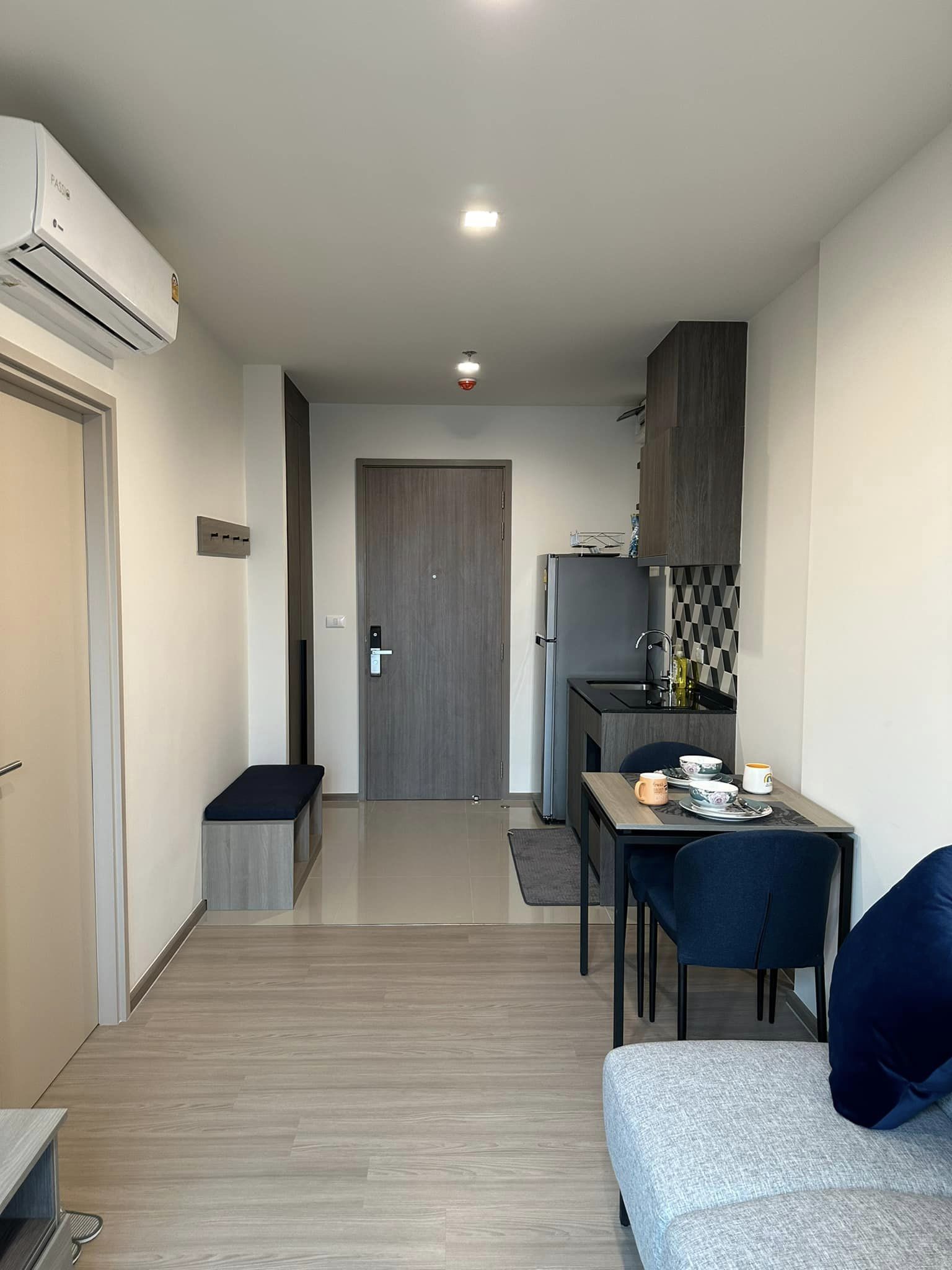 ให้เช่า : THE BASE Phetchaburi-Thonglor เดอะ เบส เพชรบุรี - ทองหล่อ ห้องใหม่พร้อมอยู่ เครื้องใช้ไฟฟ้าและเฟอร์นิเจอร์ครบ