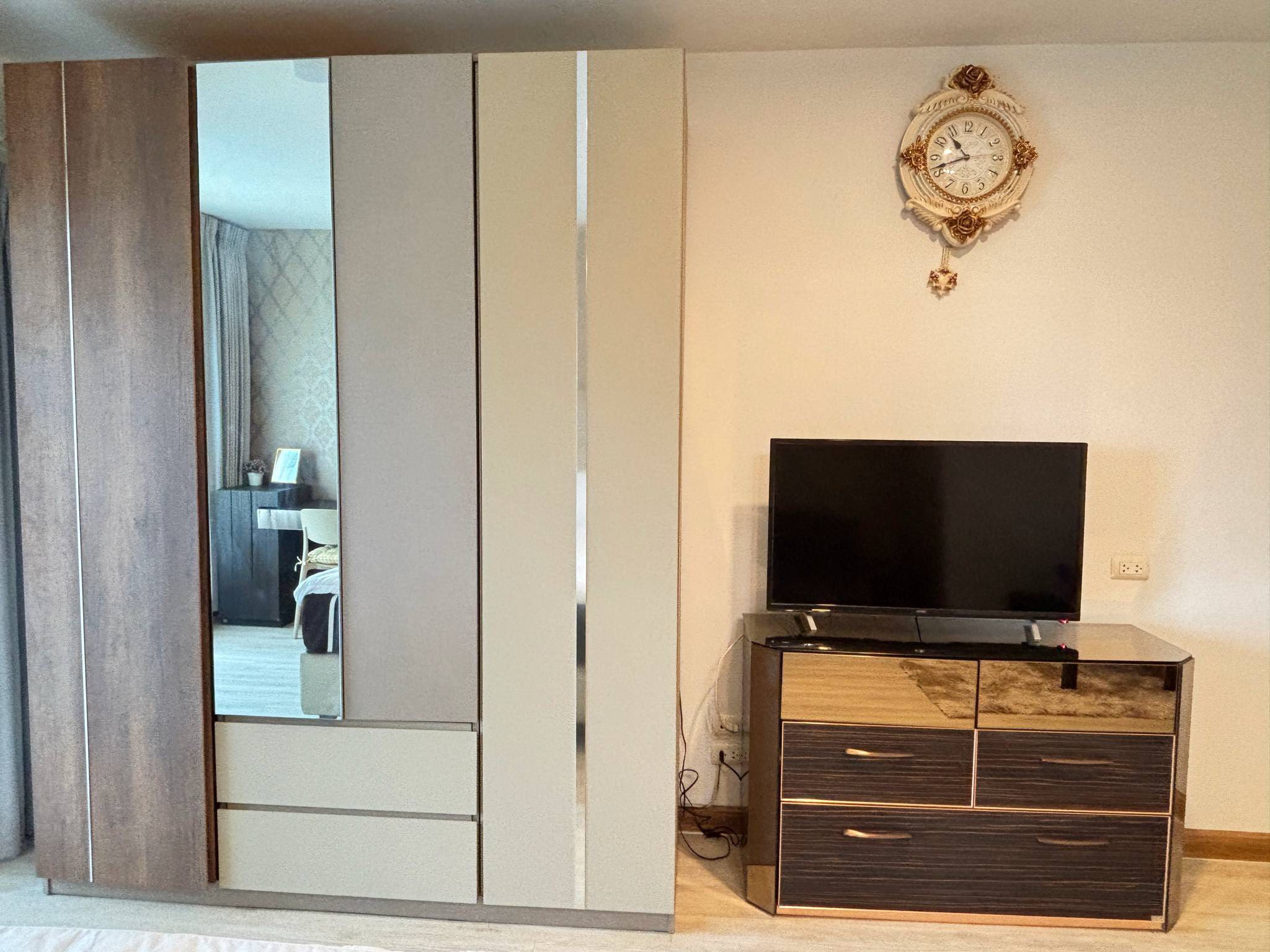 🏡 ให้เช่าคอนโด IRIS AVENUE อ่อนนุช – ลาดกระบัง ห้องวิวสระว่ายน้ำ สวย พร้อมเข้าอยู่!