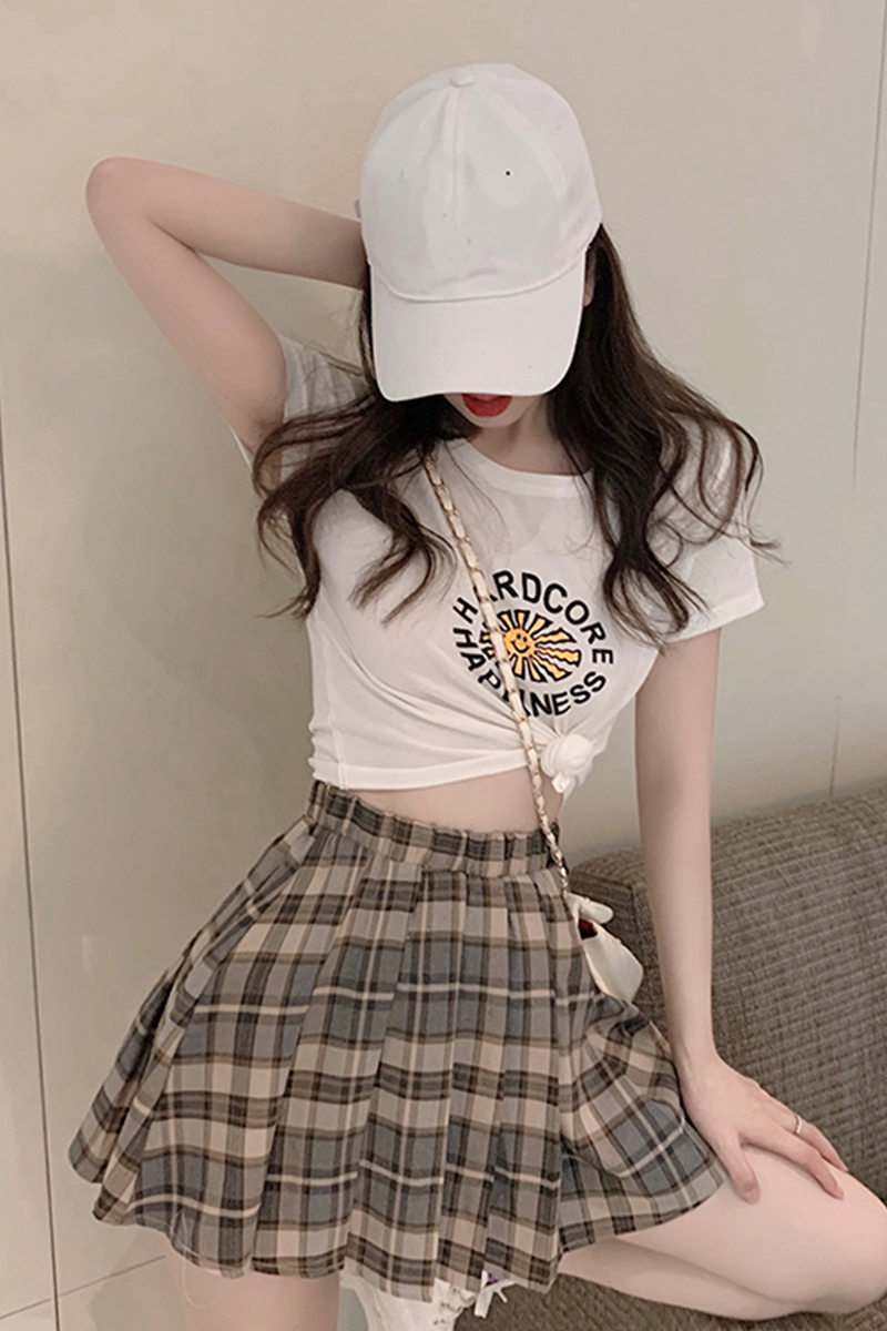 พรีออเดอร์ : เสื้อยืดแฟชั่นแขนสั้นพิมพ์ลายตามแบบ และ กระโปรงลายสก็อตรุ่นขอบเอวยืด (ราคาแยกชิ้นค่ะ)