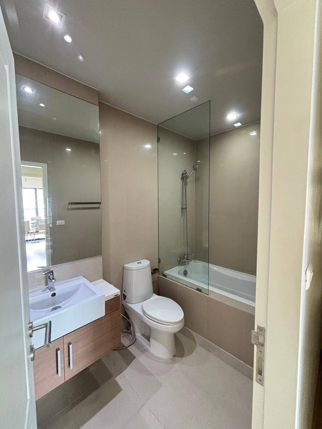 ✨ ให้เช่า Noble Refine (โนเบิล รีไฟน์) สุขุมวิท 26 ✨ คอนโดหรู ใจกลางสุขุมวิท เดินเพียง 4-5 นาทีถึง BTS พร้อมพงษ์ ห้องขนาดใหญ่ เฟอร์ครบ พร้อมเครื่องใช้ไฟฟ้า พร้อมเข้าอยู่!