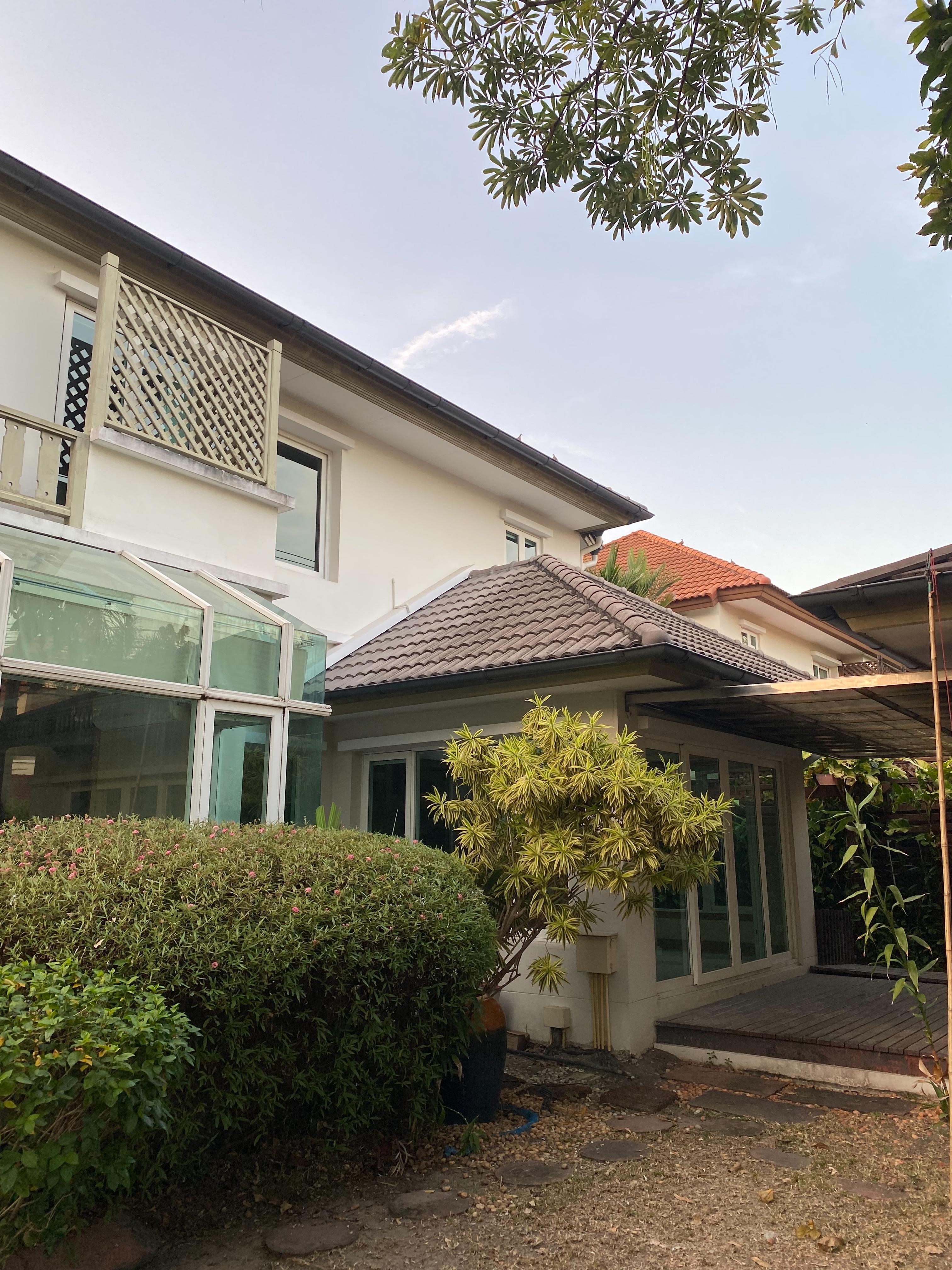 ขายบ้านเดี่ยว 2 ชั้น หลังมุม หมู่บ้าน ลัดดารมย์ วัชรพล เฟส 3 3 ห้องนอน พร้อมเรือนรับรอง (ห้องกระจก) 1 มีห้องน้ำในตัว