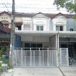 ขายทาวน์เฮ้าส์ 2 ชั้น ปรับปรุงรีโนเวทใหม่ทั้งหลัง หมู่บ้านรินทร์ทอง ลำลูกกา คลอง 2