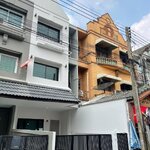 ขายทาวน์โฮม 3 ชั้น โครงการหมู่บ้านลัลลี่วิลล์ ลำลูกกา-คลอง 1 ราคาเพียง 2,290,000 บาท ฟรีโอน