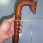 ไม้เท้า (ไม้ประดู่) จับกระชับมือ หัวม้า งานปราณีตน่าสะสม หรือเหมาะเป็นของฝากผู้ใหญ ่