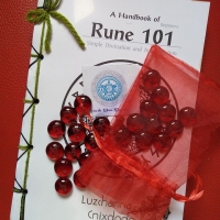ชุดรูนแก้วเจียร์สีแดง Runes Glass Set