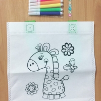 300 ชุด - ถุงผ้าระบายสี พร้อมสี 6 แท่ง DIY (ผ้าสปัน)