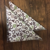 ผ้าพันคอ ลาย ABC
