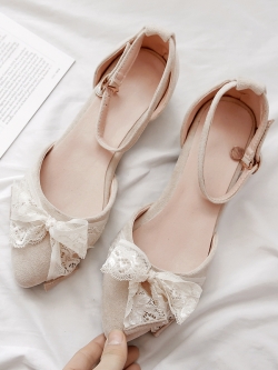 พรีออเดอร์ : รองเท้าแฟชั่นสไตล์ญี่ปุ่น ทรงแหลมแต่งโบว์ลูกไม้ ส้นเตี้ย 3 ซม.