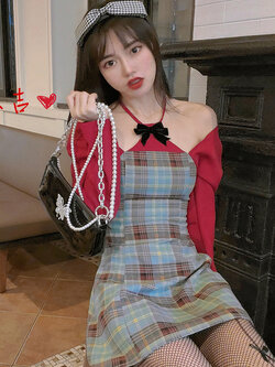 พรีออเดอร์ : เดรสแฟชั่นสไตล์น่ารักๆ สีแดงแขนยาวเปิดช่วงไหล่ มีสายคล้องคอ ตัดต่อกระโปรงช่วงล่างสีเขียวลายสก็อตตามแบบ