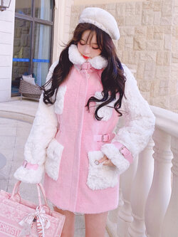 Summer Joy : พรีออเดอร์ เสื้อโค้ทแฟชั่นสไตล์ญี่ปุ่นสีชมพูตัดขาวน่ารักๆ แต่งกระเป๋าและสายเข็มขัดตามแบบ แบรนด์แท้