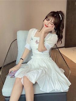 พรีออเดอร์ : ชุดเซ็ทแฟชั่นสไตล์หวานน่ารักๆ ตัวเสื้อปักลายผีเสื้อมีซิปด้านหลัง และกระโปรงเข้าชุดตามแบบ (ราคาแยกชิ้น)