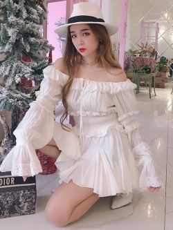 พรีออเดอร์ : เสื้อเปิดไหล่แฟชั่นสไตล์ญี่ปุ่นแขนยาวสม็อคเอว และ กระโปรงระบายสีขาว (ราคาแยกชิ้นค่ะ)