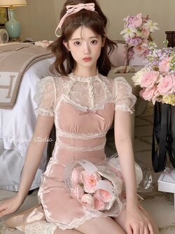 Acaine : พรีออเดอร์ ชุดเซ็ตแฟชั่น (ราคาแยกชิ้น) เสื้อลูกไม้โปร่งใสตัวใน และ เดรสสายเดี่ยว แบรนด์แท้