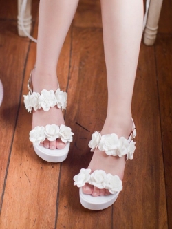 รองเท้าแฟชั่นสไตล์ญี่ปุ่นประดับผ้าดอกไม้ แบบมีสายรัดข้อเท้า แบรนด์แท้ Candy Rain