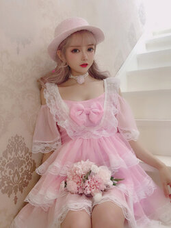 พรีออเดอร์ : เดรสแฟชั่นสไตล์โลลิต้า สีชมพูหวานเปิดไหล่ แต่งระบายลูกไม้ มีให้เลือก 3สี