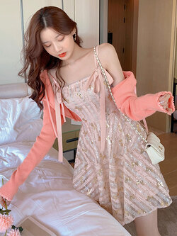 Palglg : พรีออเดอร์ เดรสสั้นลายริ้วประดับผีเสื้อ มีสายผูกโบว์ที่ไหล่หวานๆ แบรนด์แท้