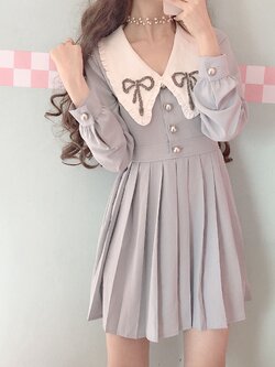 พรีออเดอร์ : เดรสแฟชั่นสไตล์น่ารักสีเทาแขนยาวประดับโบว์เพชรตามแบบ (โบว์ถอดออกไม่ได้)