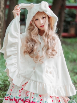 พรีออเดอร์ : เสื้อคลุมมีฮูทน่ารักๆ สไตล์ญี่ปุ่นสีขาว แต่งกระดุมหัวใจ มีให้เลือก 2 แบบ (สีขาวหูกระต่าย / ดำหูแมว)